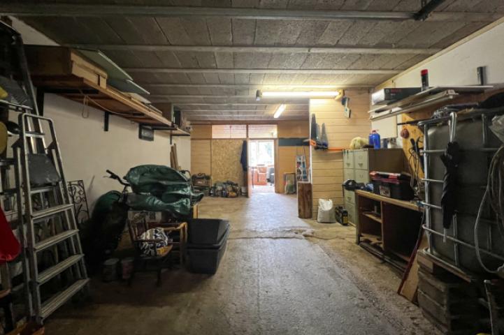 Garage mit Blick ins Bonuszimmer