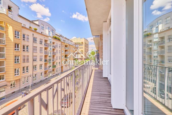 Balkon auf Wohnungsbreite