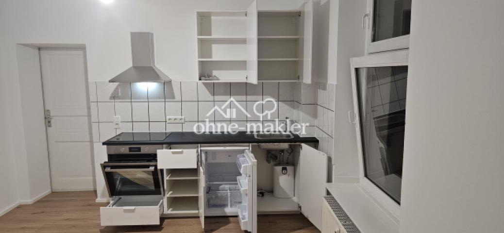 Neue Einbauküche mit Geräten