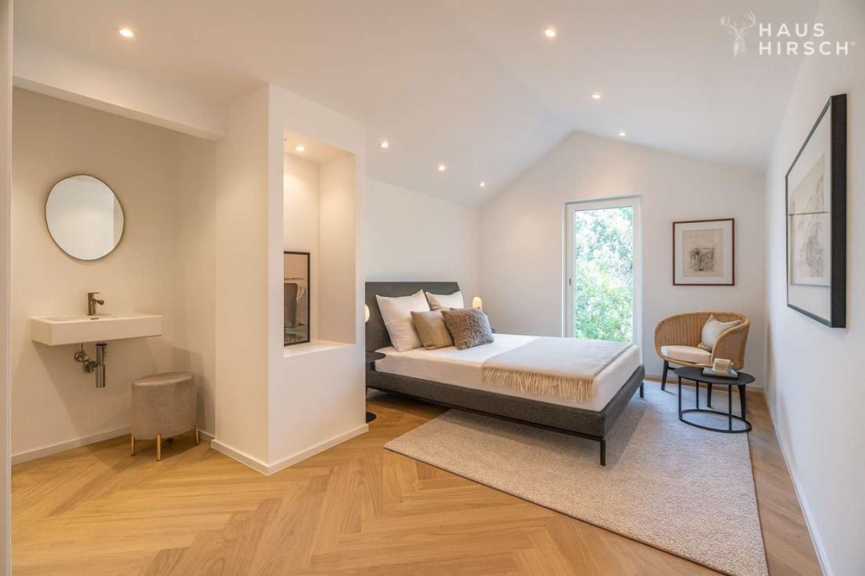 OG Schlafzimmer mit Wasseranschluss und Zugang oberer Garten - Beispiel Foto nach Renovierung