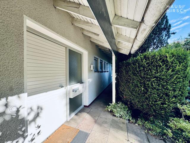 Eingangstür und Hausfasade