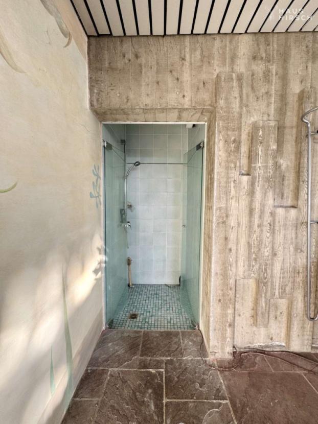 UG separate Dusche am Schwimmbad