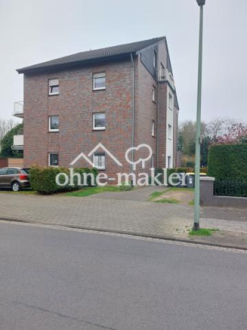 Straßen- und Eingangsseite