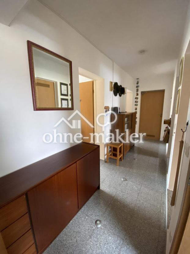 Flur mit Bodenleuchten