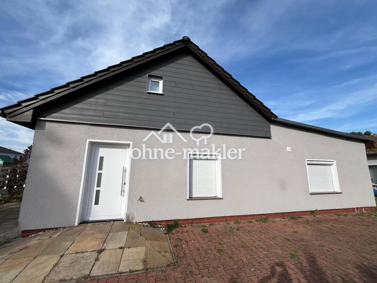 Eingang und Seitenansicht