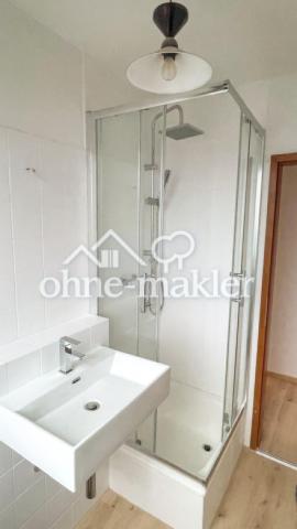 Badezimmer mit Regendusch