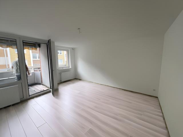 Wohnzimmer mit Balkon