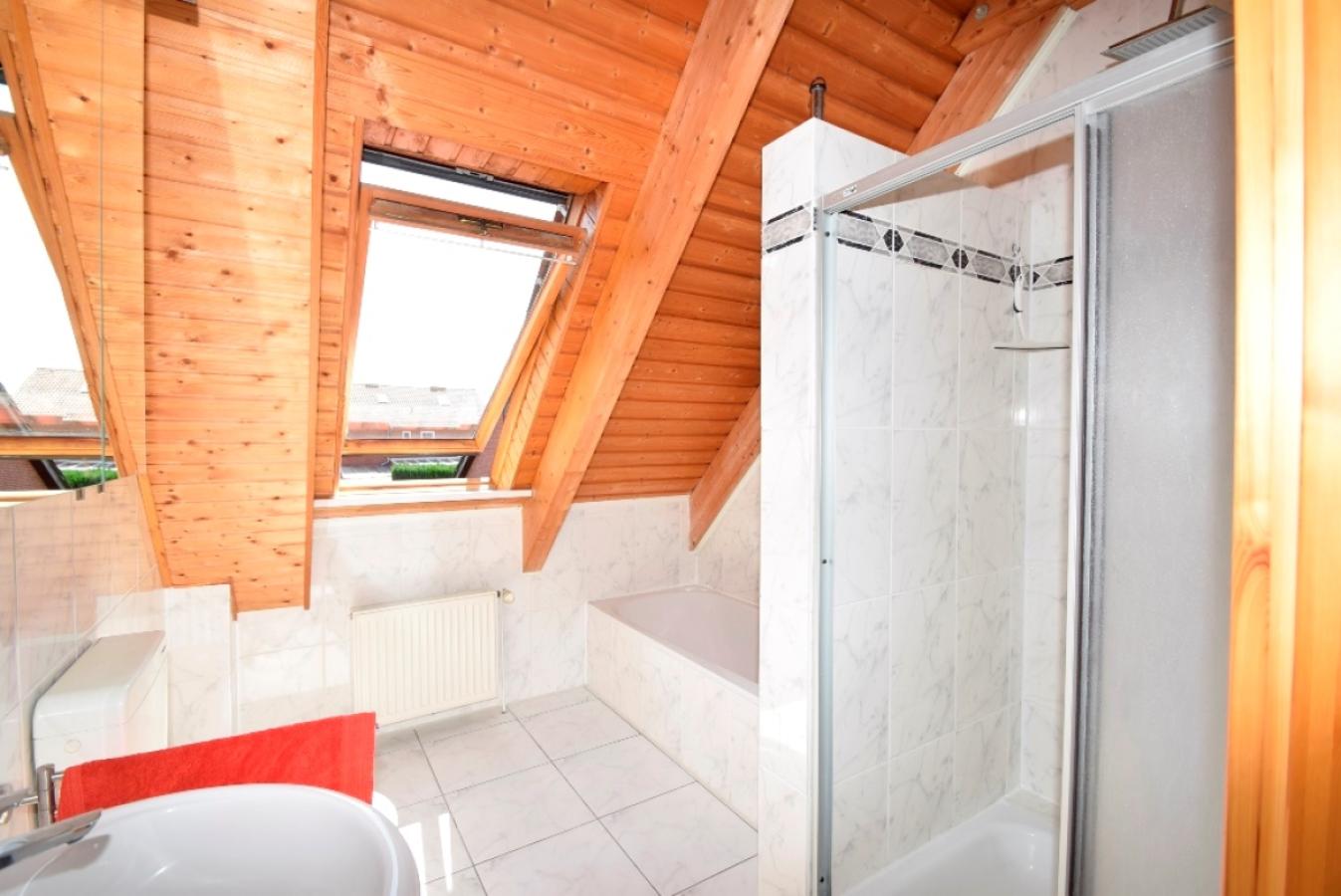 12. Blick ins Badezimmer