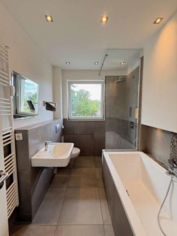 Badezimmer - EG rechts