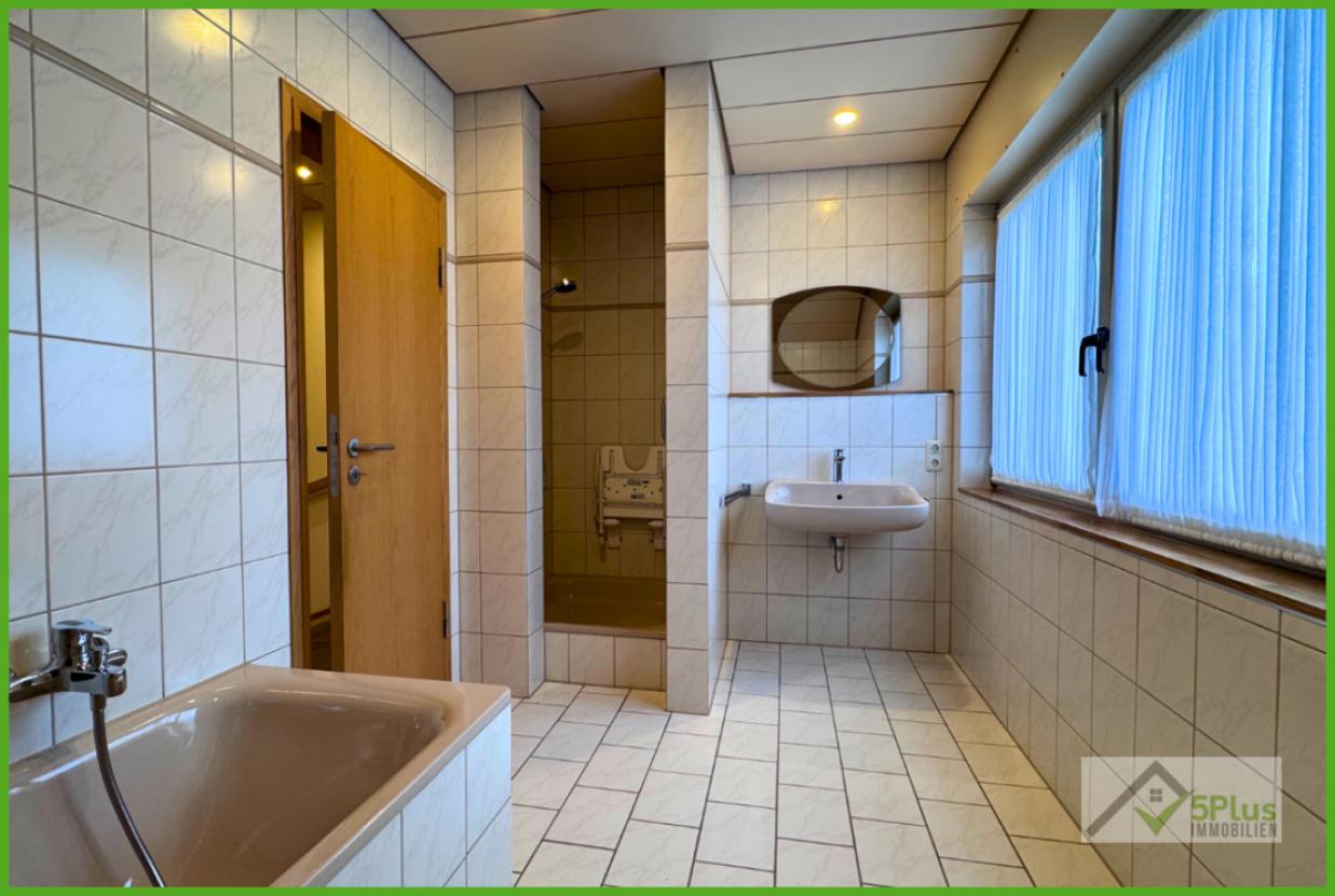 5Plus Immo Bungalow zur Miete Inden/Altdorf Badezimmer