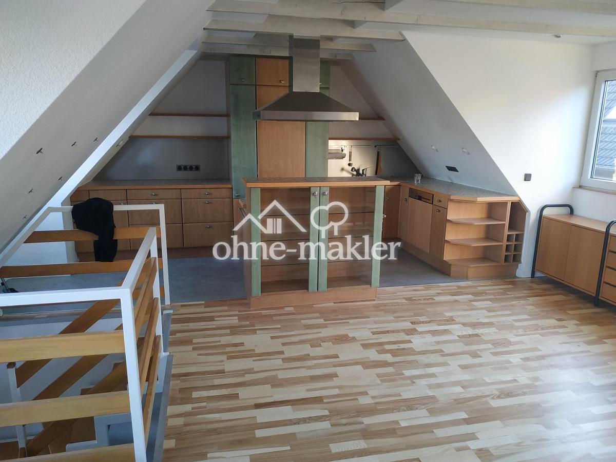 Blick ü d Essbereich zur Küche