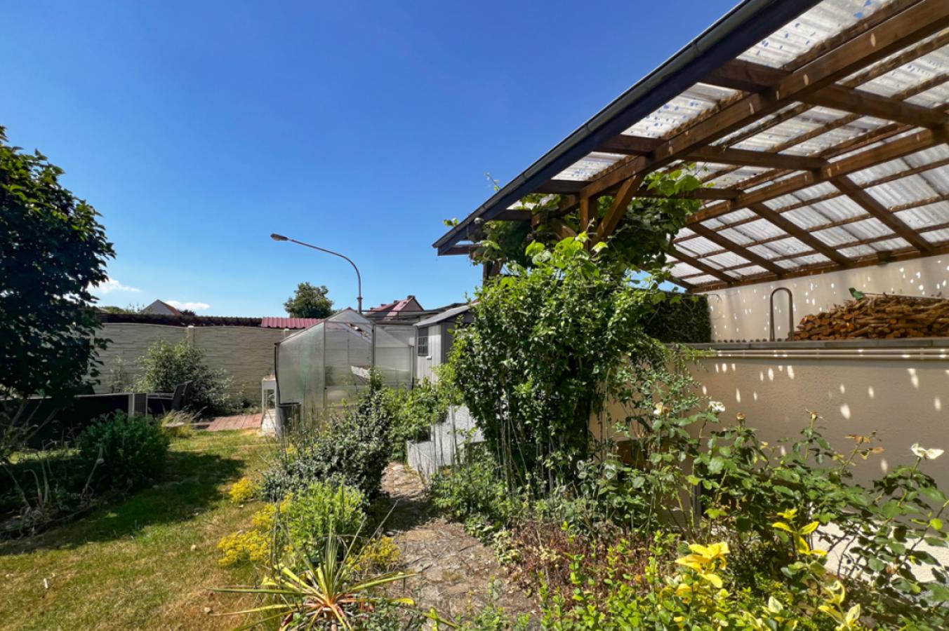 Terrasse über dem Gartenkeller