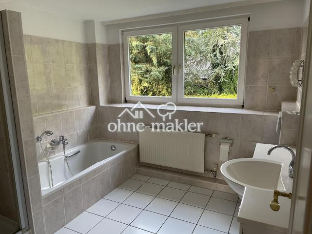 Bad mit Dusche, erstes OG