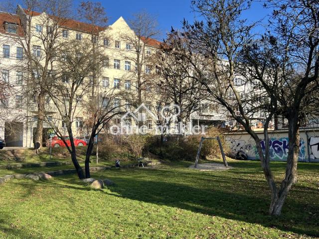 Hausansicht mit Park