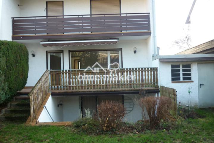 Rückseite mit Terrasse u. Balk