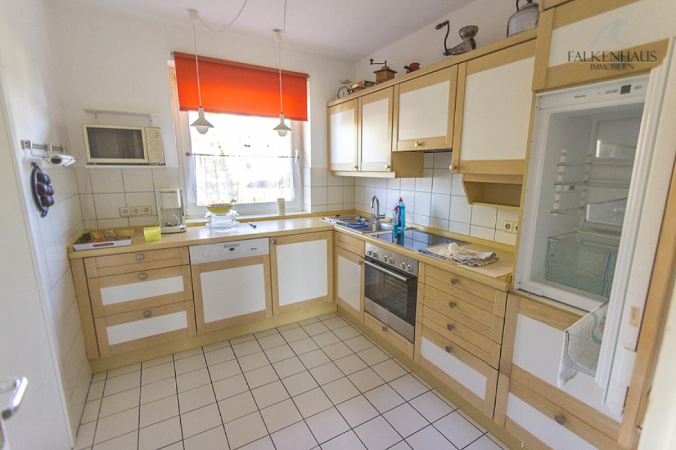 Küche inklusive der vorhandenen Einbauküche