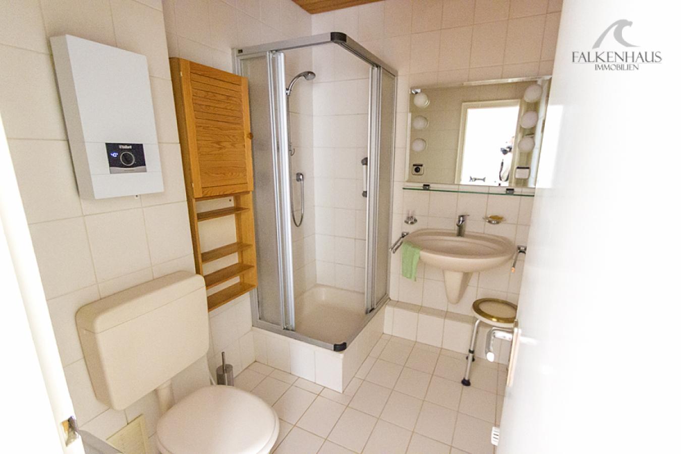 II. Baderaum mit Dusche