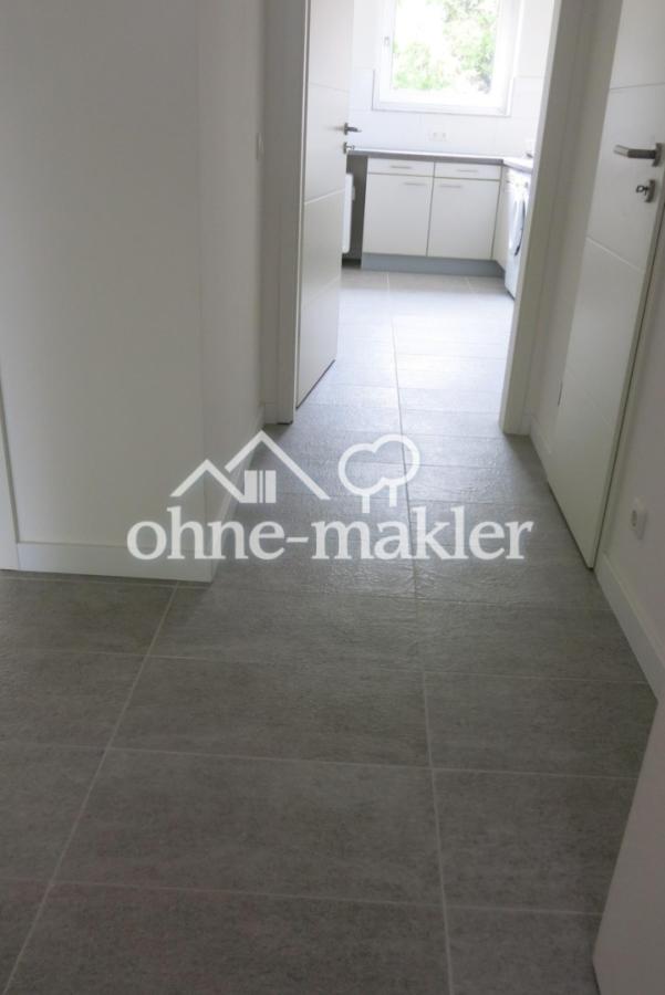 Diele mit Blick in die Küche