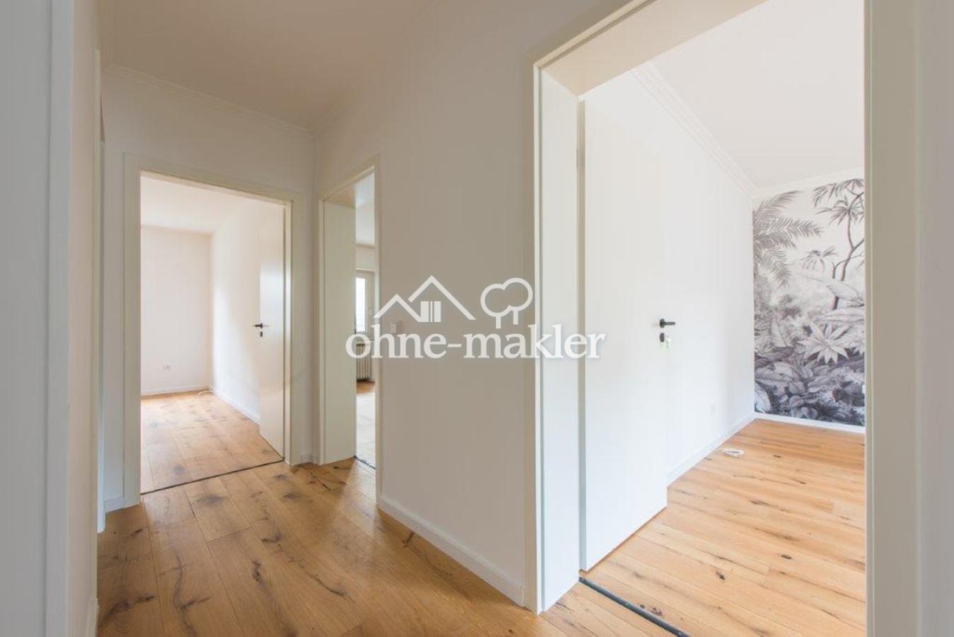 Flur und Zimmer mit Parkett