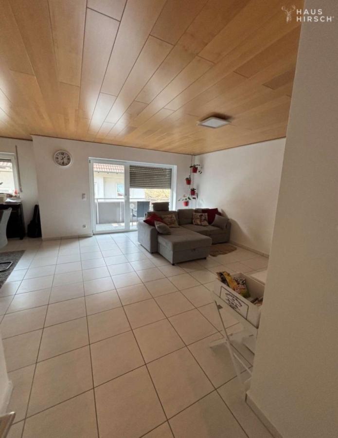 Wohnbereich mit Balkon im 1. OG