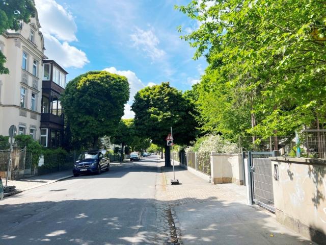 Blick in die ruhige Straße