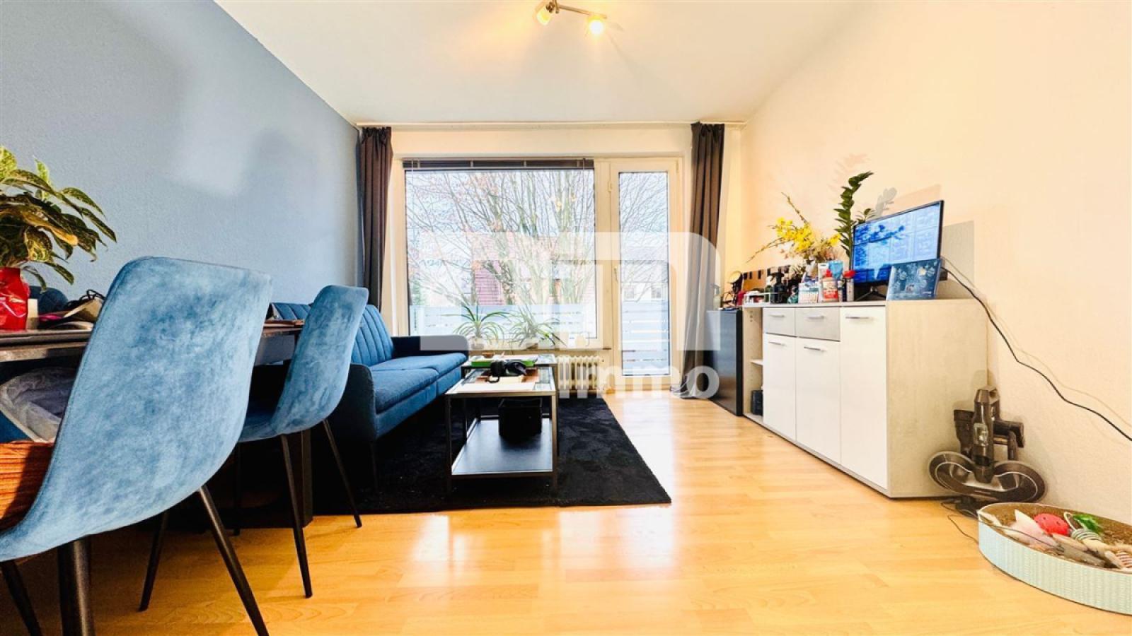 Wohnzimmer / Zugang Balkon
