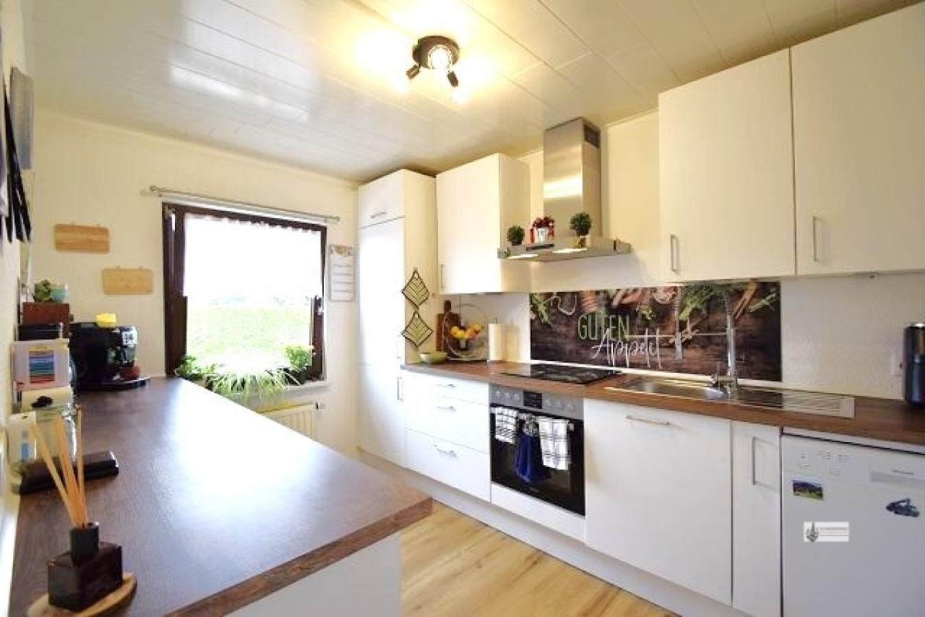 Einbauküche mit allen elektrischen Geräten