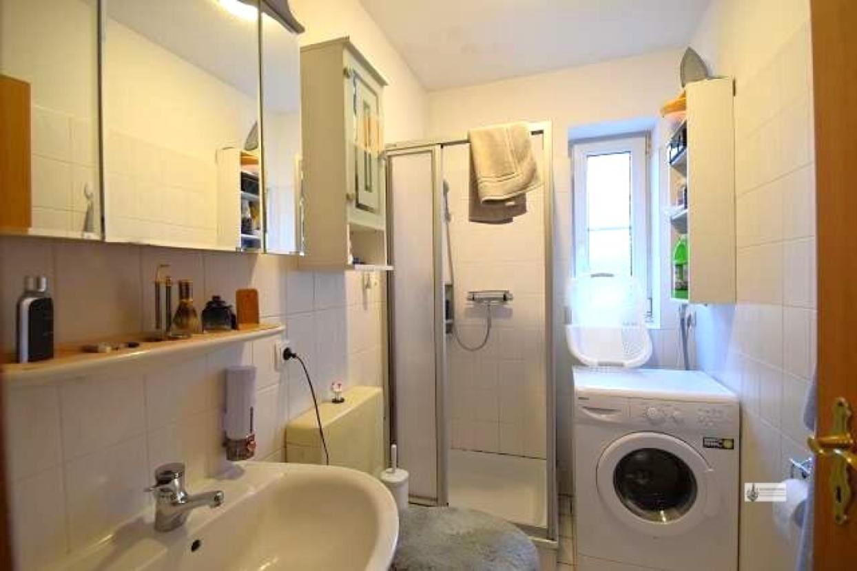 Bad mit Dusche und WM Anschluss