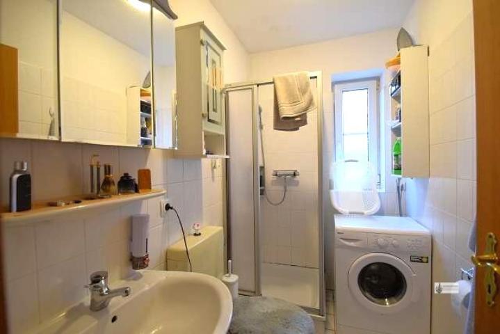 Bad mit Dusche und WM Anschluss