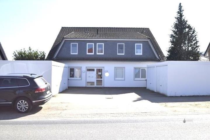 4 Parteienhaus mit 4 Garagen