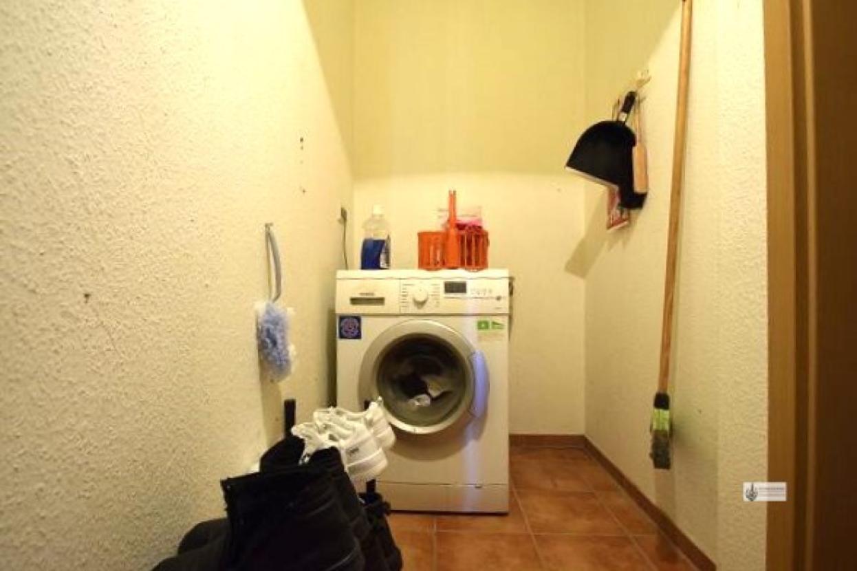 Abstellraum mit Waschmaschinenanschluss