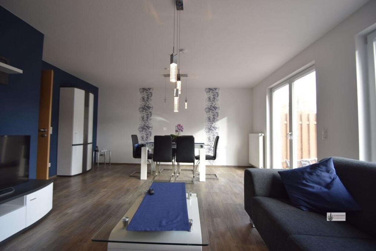 Esstisch mit Sofaecke