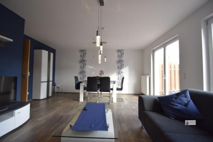 Esstisch mit Sofaecke