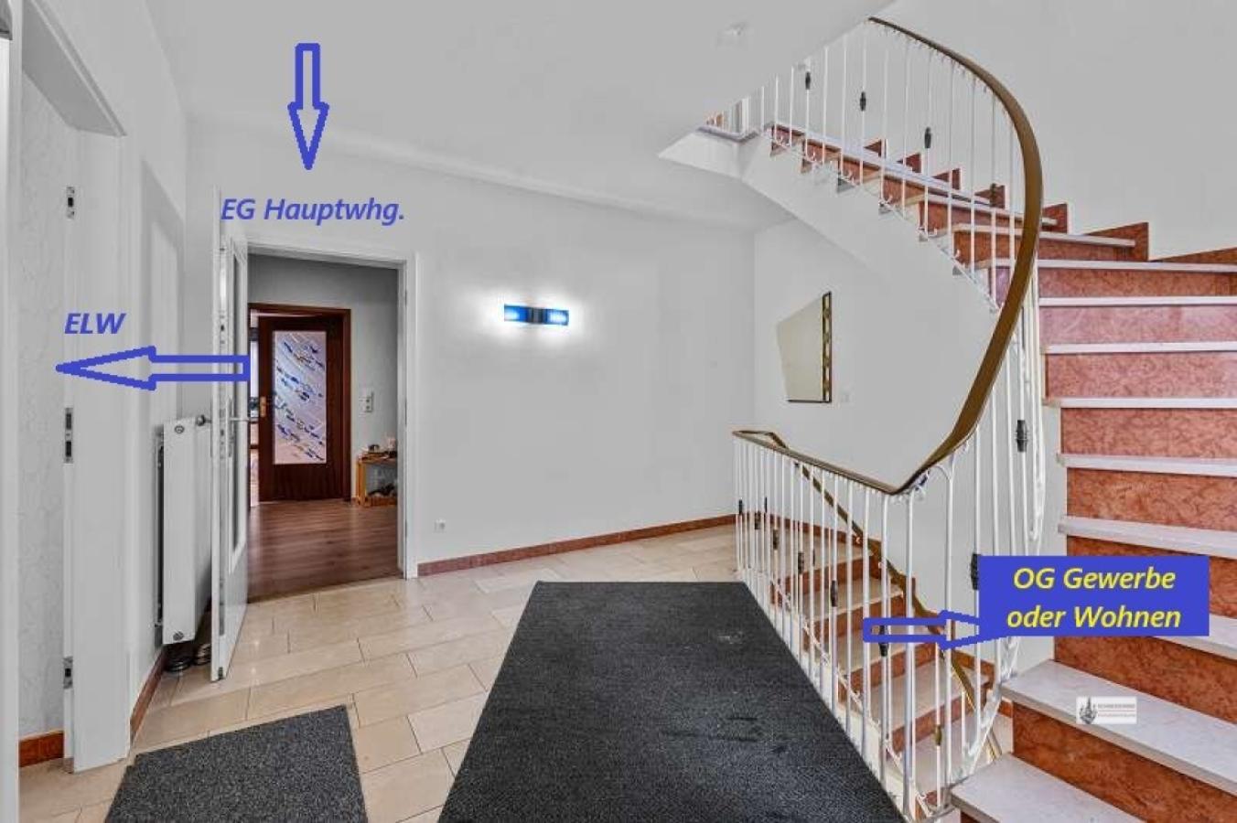 Hausflur mit 3 Zugängen