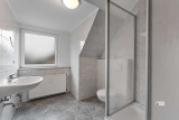 OG Badezimmer mit Dusche