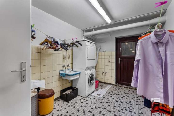 Keller 6 als Waschcenter mit Gartentür