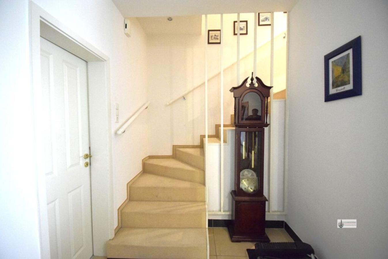 k-Massivtreppe ins OG