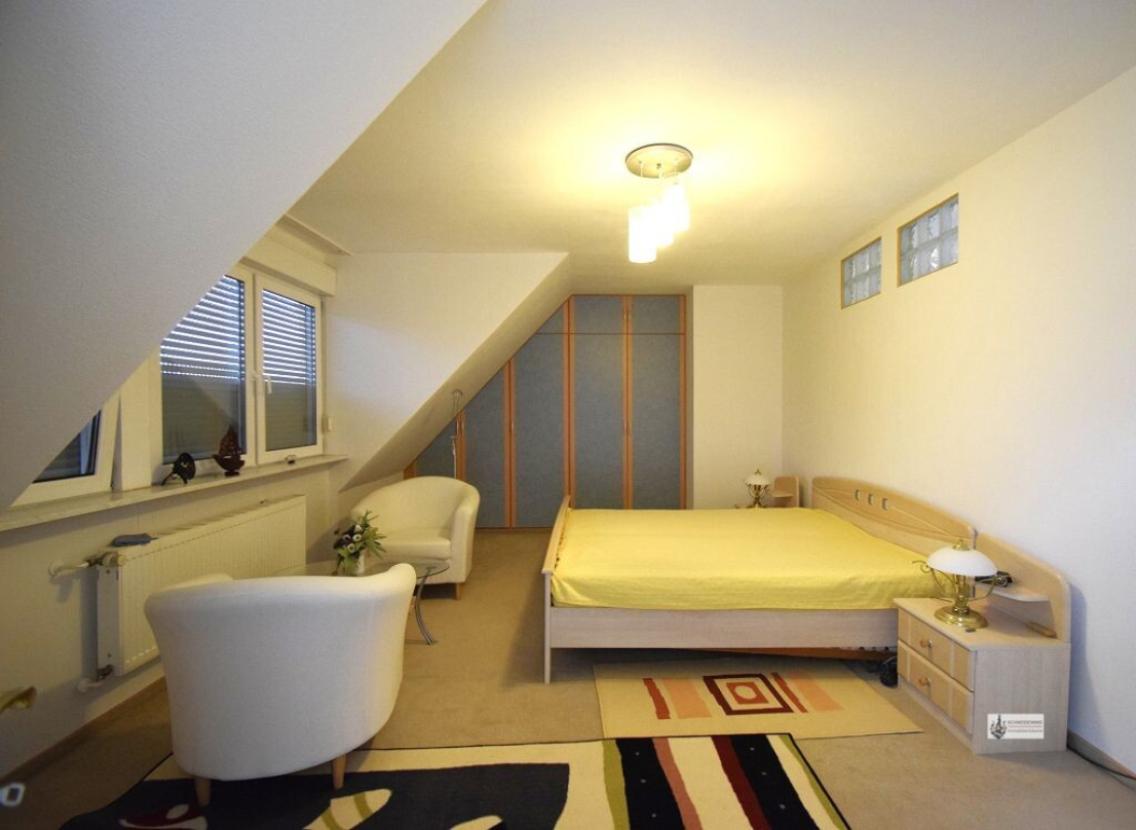 k-Schlafzimmer 3 mit Einbaukleiderschrank im OG