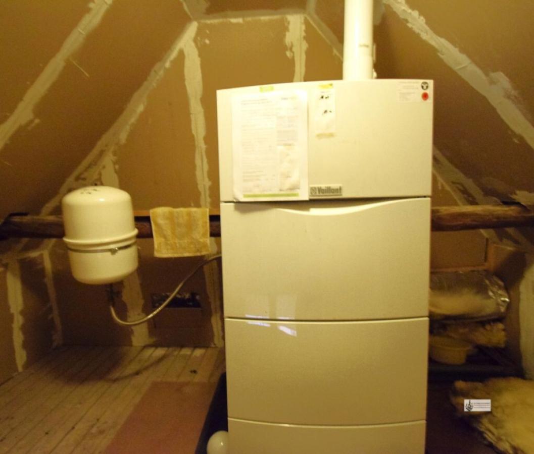 k-Vaillant Gas Zentralheizung auf dem Dachboden