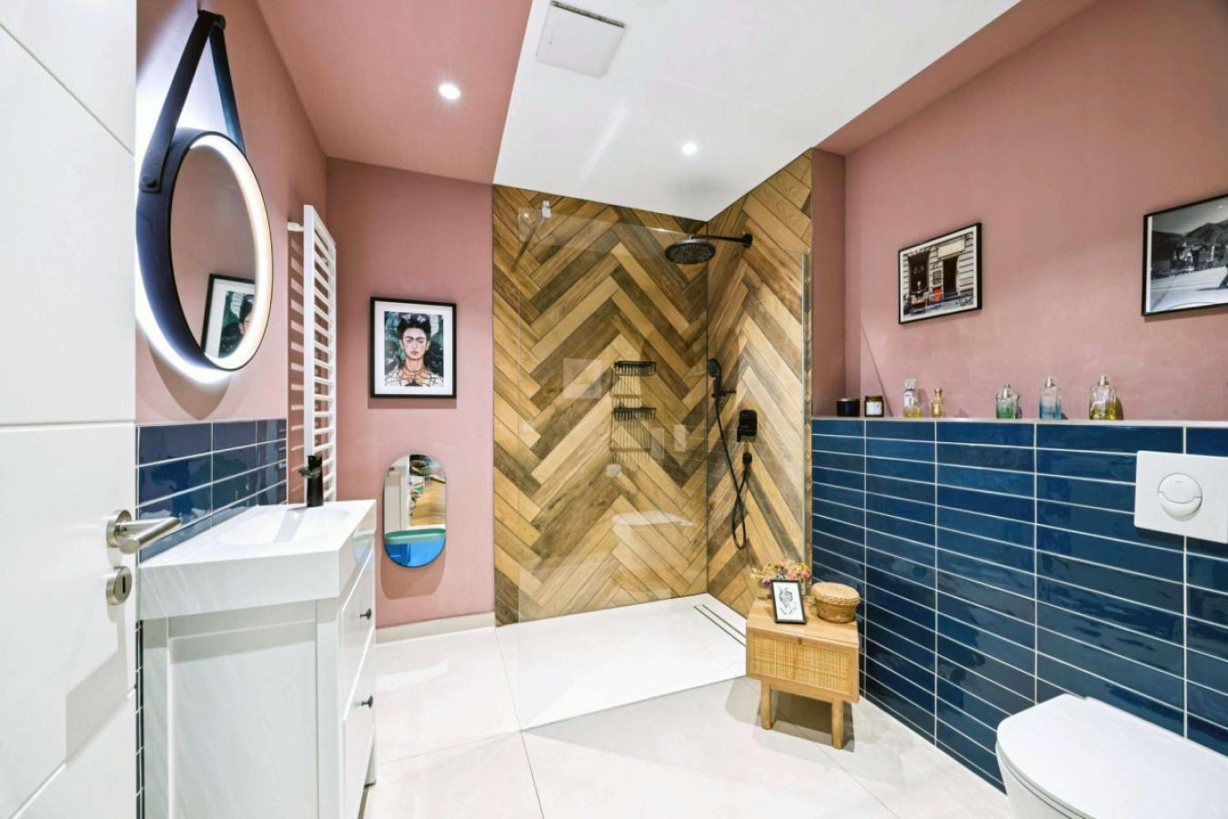 Duschbad im Mittelgeschoss