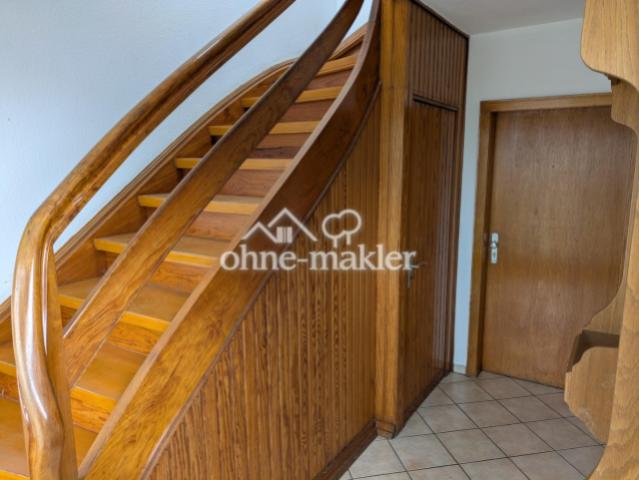 Diele mit Treppe zum OG