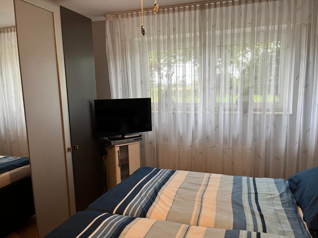 Schlafzimmer (2)
