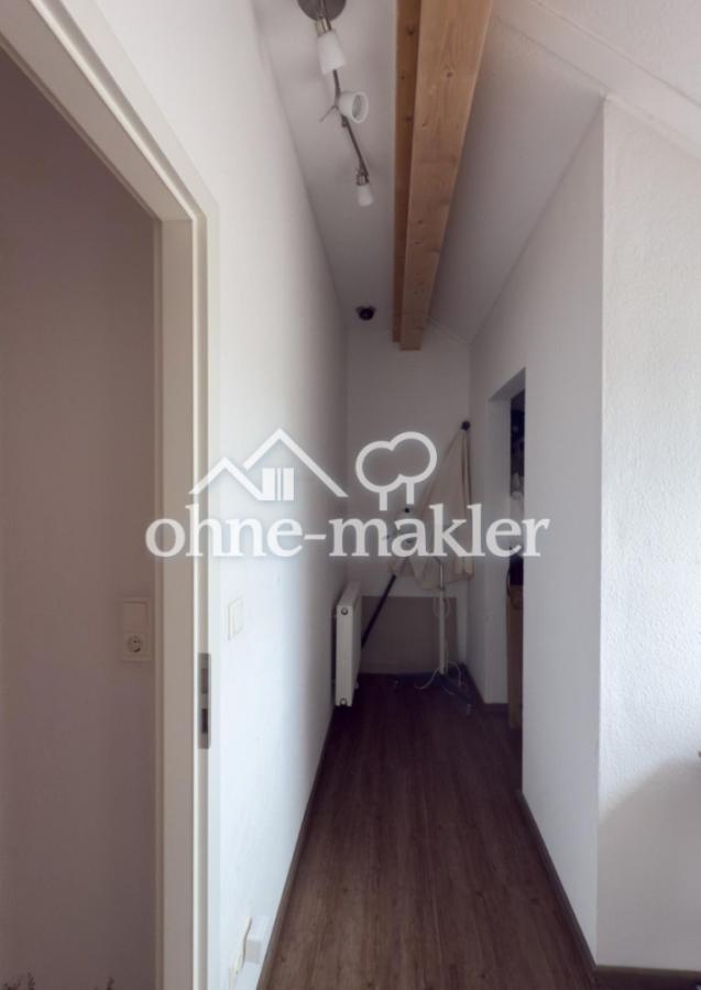 Flur zum Abstellraum im DG