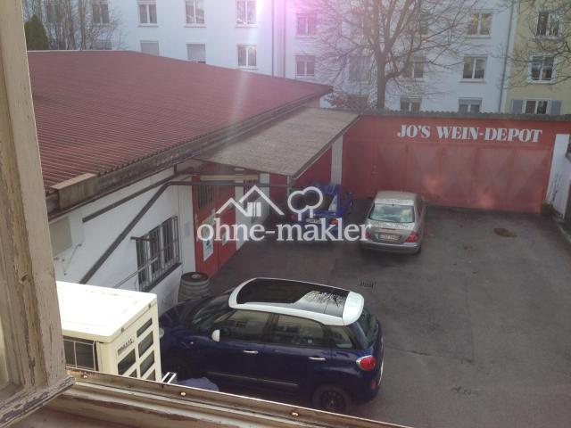 Hinterhof Gewerbe / Garagen