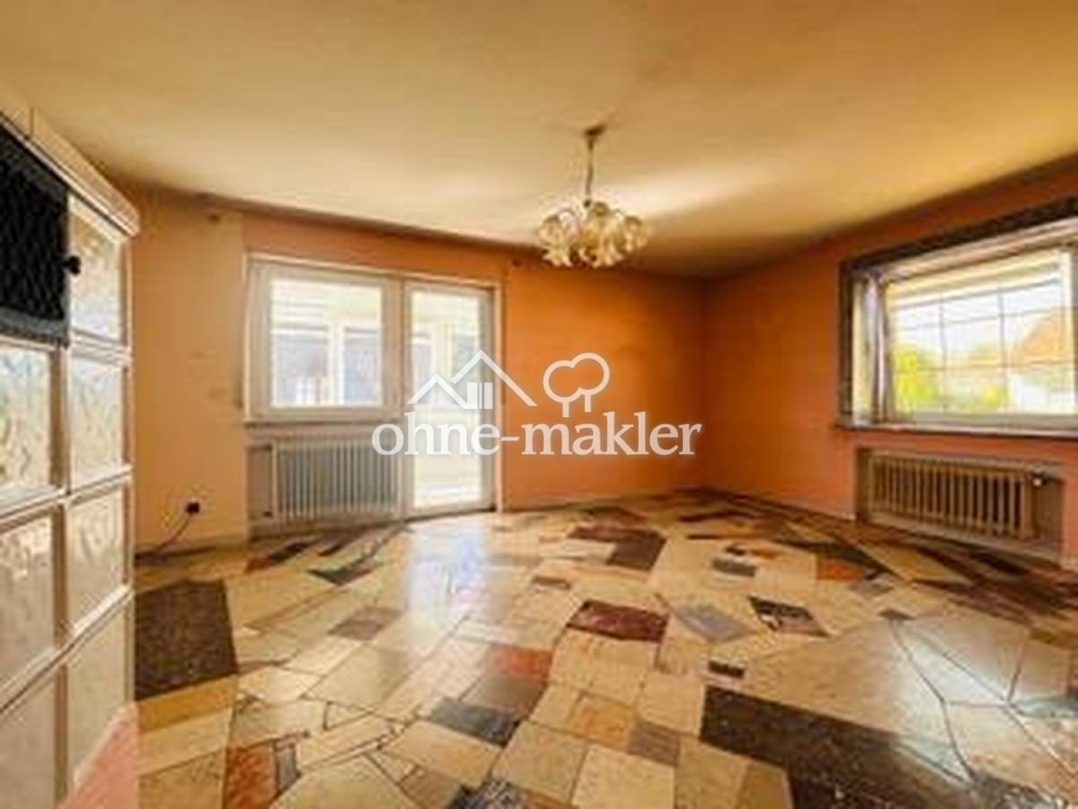 Wohnzimmer mit Kachelofen OG