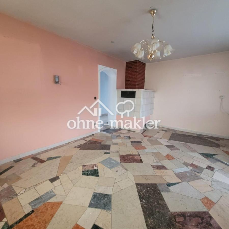 Wohnzimmer m. Kachelofen OG