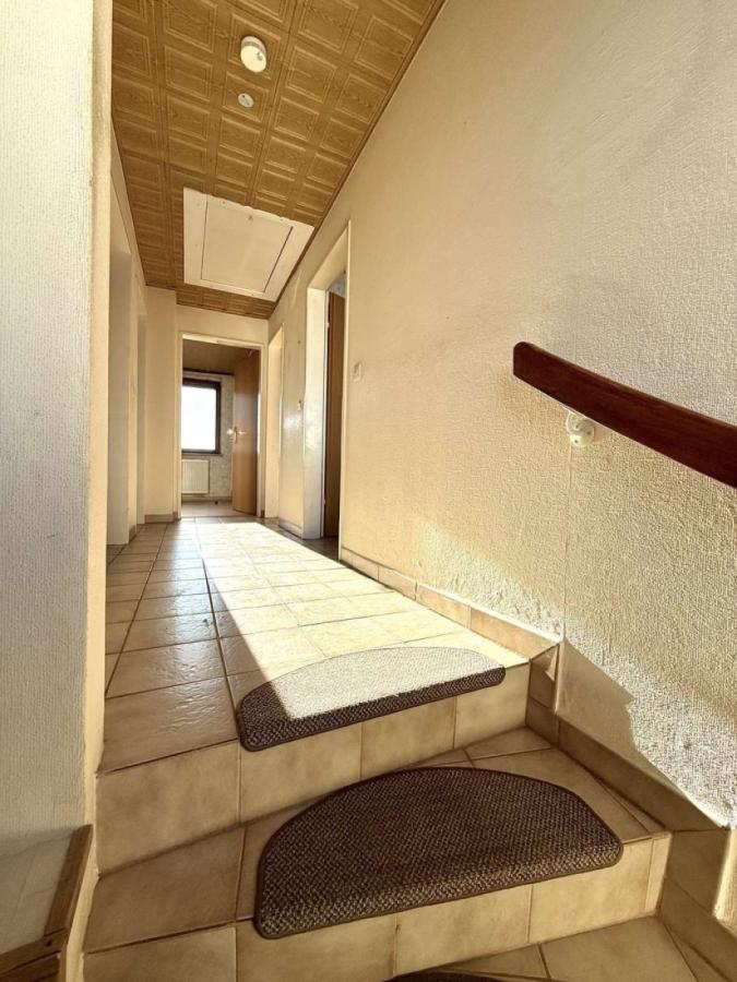 Treppe ins Obergeschoss