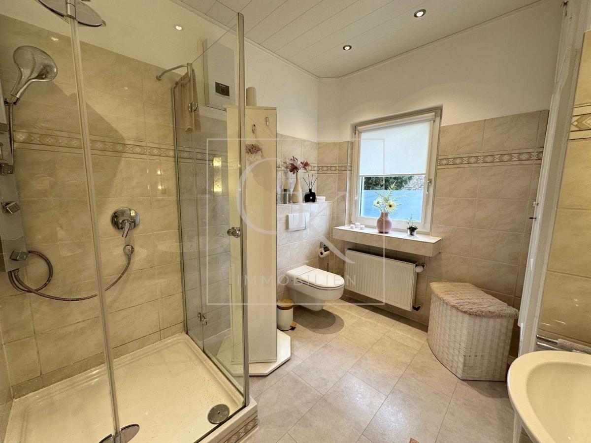 Badezimmer Hauptwohnung 