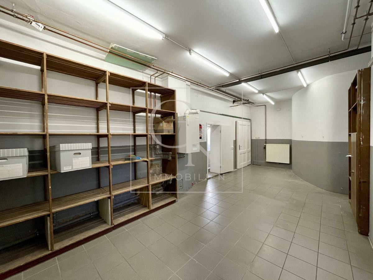 Lager mit Kellerzugang ehem. Sanitär 