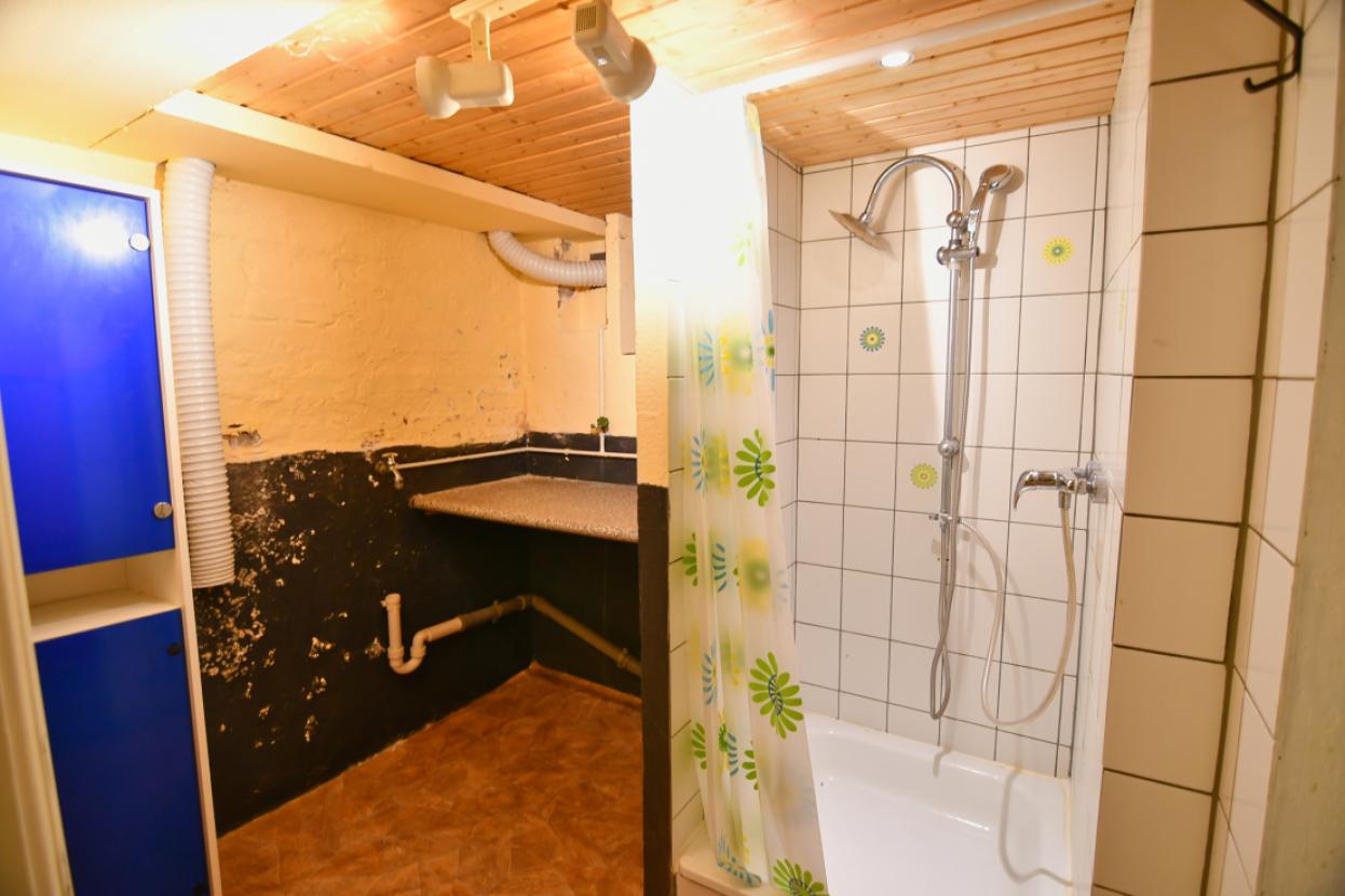 Dusche im Keller